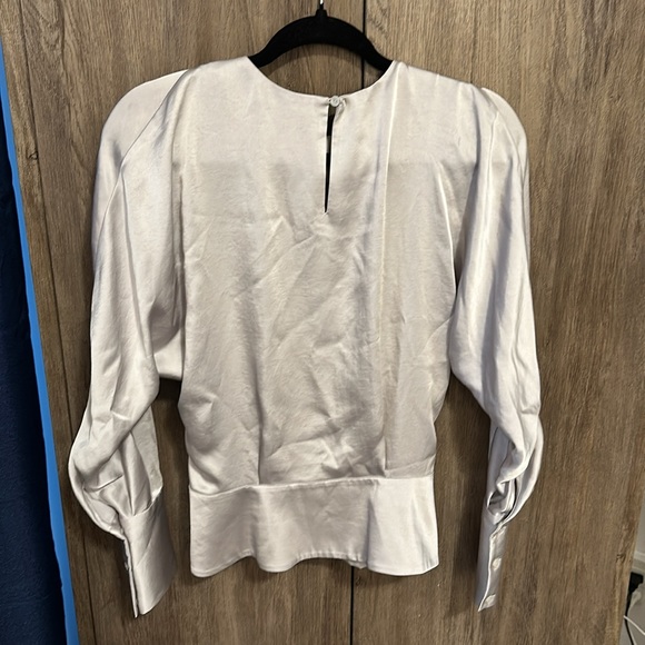 Beautiful silky blouse - Picture 4 of 5